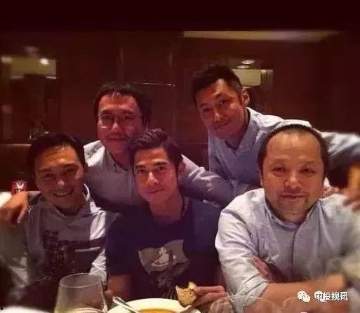 两兄弟吃瓜娱乐圈,两兄弟揭秘娱乐圈幕后风云